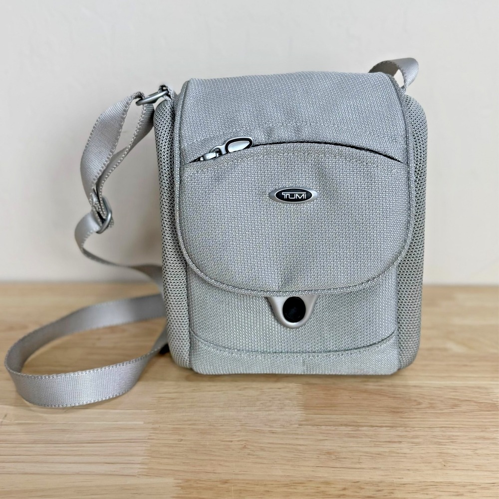 TUMI T3 Apex Silver Gray Textured Crossbody Travel Bag Adjustable Strap Flap
